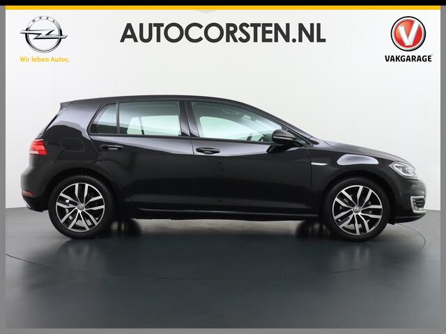Volkswagen e-Golf AUT Adaptieve Cruise Warmtepomp App-Connect Apple Carplay Android Auto Climatronic Stoelverwarming DAB+ Led Virtual Cockpit Winterpakket Licht/Regensensor Pdc App-Connect Lmv 17" E-DITION 136PK 290NM Koppel slechts 44.000km
