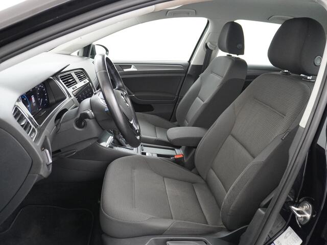 Volkswagen e-Golf AUT Adaptieve Cruise Warmtepomp App-Connect Apple Carplay Android Auto Climatronic Stoelverwarming DAB+ Led Virtual Cockpit Winterpakket Licht/Regensensor Pdc App-Connect Lmv 17" E-DITION 136PK 290NM Koppel slechts 44.000km