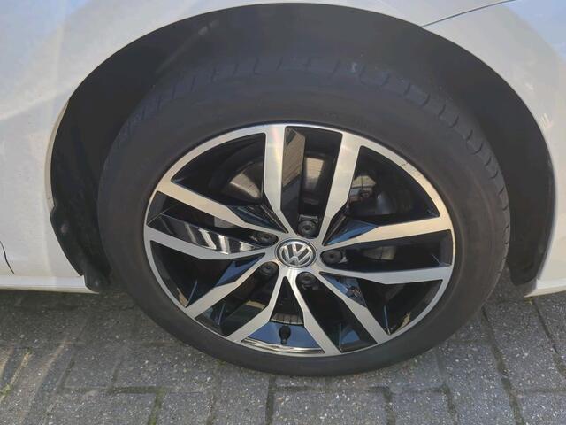 Volkswagen e-Golf E-DITION NL AUTO | 17 INCH | WARMTEPOMP | DIGI DASH