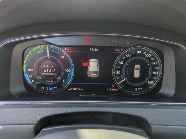 Volkswagen e-Golf E-DITION NL AUTO | 17 INCH | WARMTEPOMP | DIGI DASH