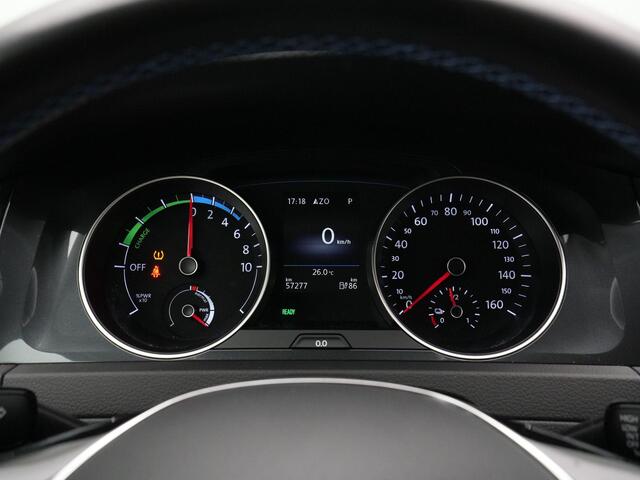 Volkswagen e-Golf E-DITION 136 pk | Warmtepomp | Navigatie | Adaptive Cruise | 2-zone Climatronic