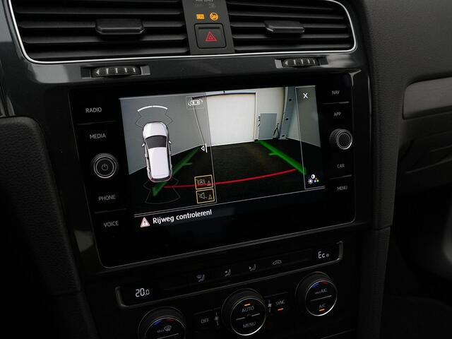 Volkswagen e-Golf E-DITION 136 pk | Warmtepomp | Navigatie | Adaptive Cruise | 2-zone Climatronic