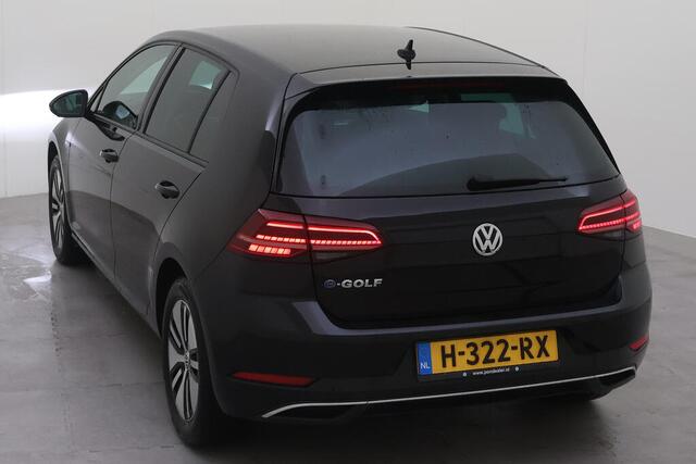 Volkswagen e-Golf E-DITION / WARMTEPOMP/ CAMERA/ PARK. SENSOREN/ LEDER/ DIGITAL DASHBOARD/ LED/ NAVI/ 16" LMV