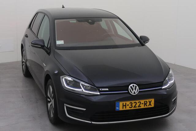Volkswagen e-Golf E-DITION / WARMTEPOMP/ CAMERA/ PARK. SENSOREN/ LEDER/ DIGITAL DASHBOARD/ LED/ NAVI/ 16" LMV