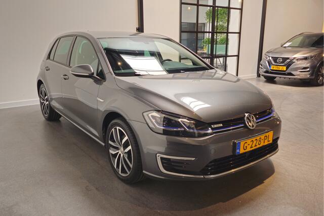 Volkswagen e-Golf E-DITION - Apple Carplay/Android Auto - Adaptive Cruise - Navi - 220w Laadkabel en Type 2
