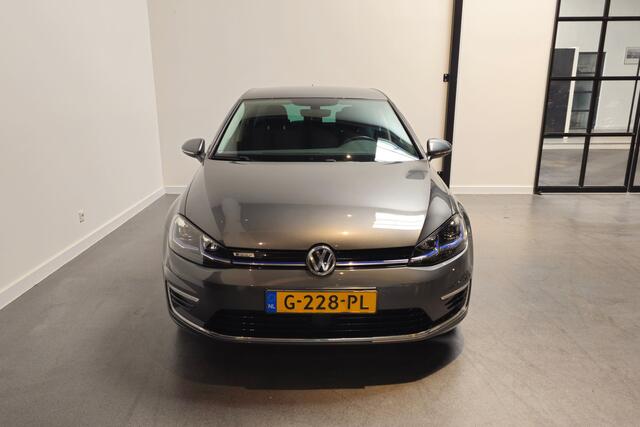 Volkswagen e-Golf E-DITION - Apple Carplay/Android Auto - Adaptive Cruise - Navi - 220w Laadkabel en Type 2