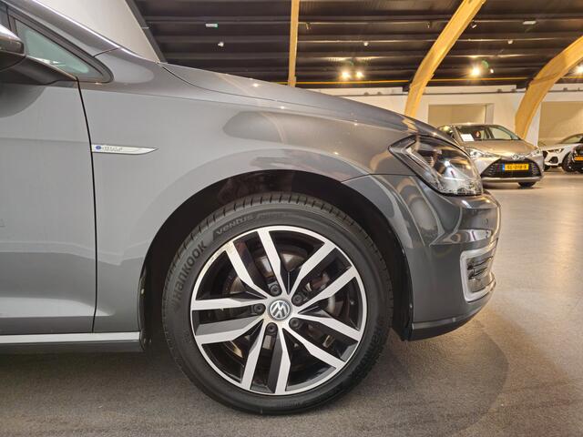 Volkswagen e-Golf E-DITION - Apple Carplay/Android Auto - Adaptive Cruise - Navi - 220w Laadkabel en Type 2
