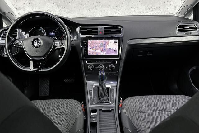 Volkswagen e-Golf e-Golf | Parkeersensoren | Adaptieve cruise control | Apple Carplay | LED