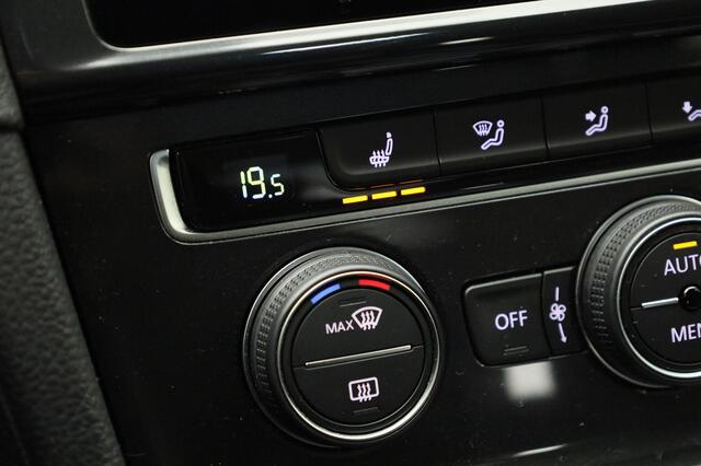 Volkswagen e-Golf 100kW/136PK E-DITION · Navigatie · Stoelverwarming · Camera + Parkeersensoren