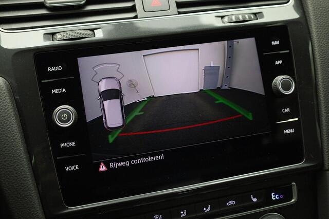 Volkswagen e-Golf 100kW/136PK E-DITION · Navigatie · Stoelverwarming · Camera + Parkeersensoren