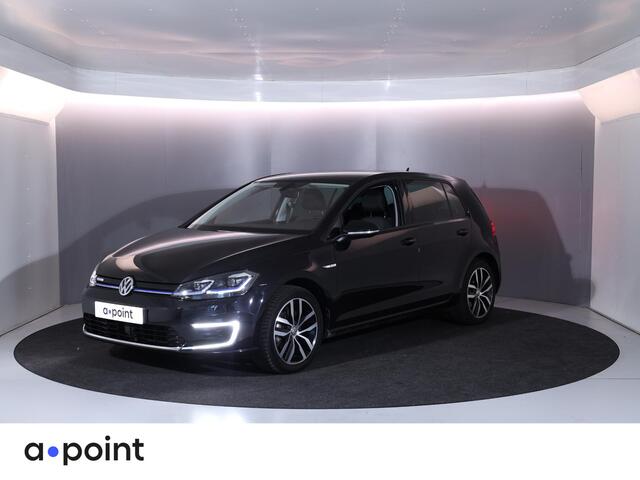 Volkswagen e-Golf E-DITION 136 pk | Navigatie | Warmtepomp | Parkeersensoren | Apple Carplay/Android Auto | Adaptieve cruise control | Stoelverwarming |