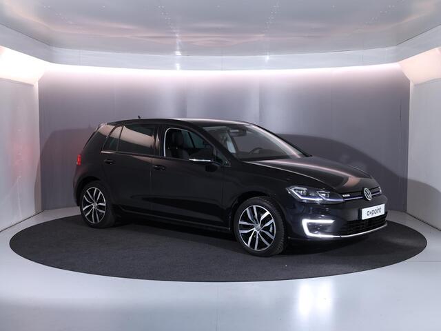 Volkswagen e-Golf E-DITION 136 pk | Navigatie | Warmtepomp | Parkeersensoren | Apple Carplay/Android Auto | Adaptieve cruise control | Stoelverwarming |