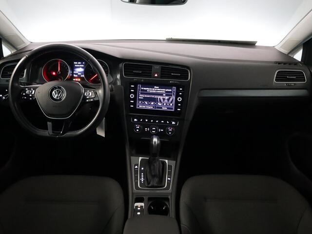 Volkswagen e-Golf E-DITION 136 pk | Navigatie | Warmtepomp | Parkeersensoren | Apple Carplay/Android Auto | Adaptieve cruise control | Stoelverwarming |