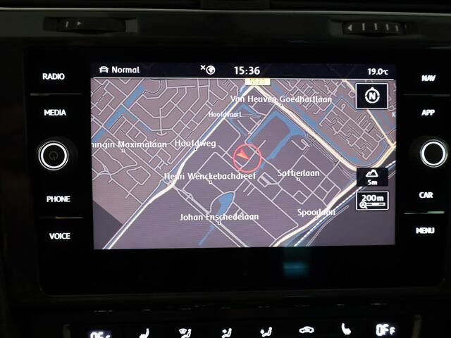 Volkswagen e-Golf E-DITION 136 pk | Navigatie | Warmtepomp | Parkeersensoren | Apple Carplay/Android Auto | Adaptieve cruise control | Stoelverwarming |