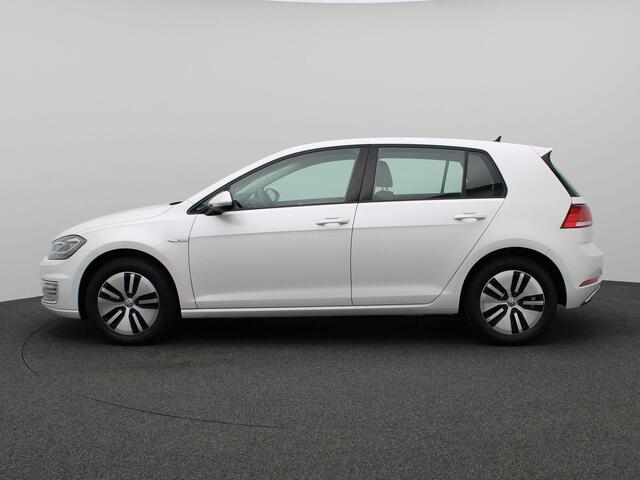 Volkswagen e-Golf E-DITION 136PK Aut. 8607Km, Navi, Adaptieve Cruise Controle, Parkeersensoren voor en achter, LED koplampen, Clima, 16" LM Velgen