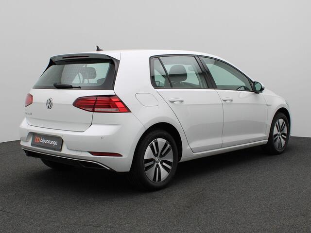 Volkswagen e-Golf E-DITION 136PK Aut. 8607Km, Navi, Adaptieve Cruise Controle, Parkeersensoren voor en achter, LED koplampen, Clima, 16" LM Velgen