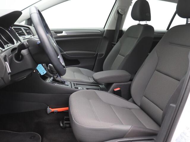 Volkswagen e-Golf E-DITION 136PK Aut. 8607Km, Navi, Adaptieve Cruise Controle, Parkeersensoren voor en achter, LED koplampen, Clima, 16" LM Velgen
