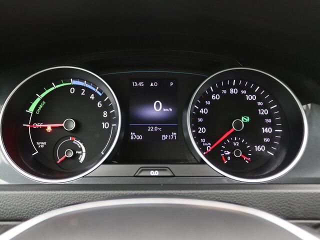 Volkswagen e-Golf E-DITION 136PK Aut. 8607Km, Navi, Adaptieve Cruise Controle, Parkeersensoren voor en achter, LED koplampen, Clima, 16" LM Velgen