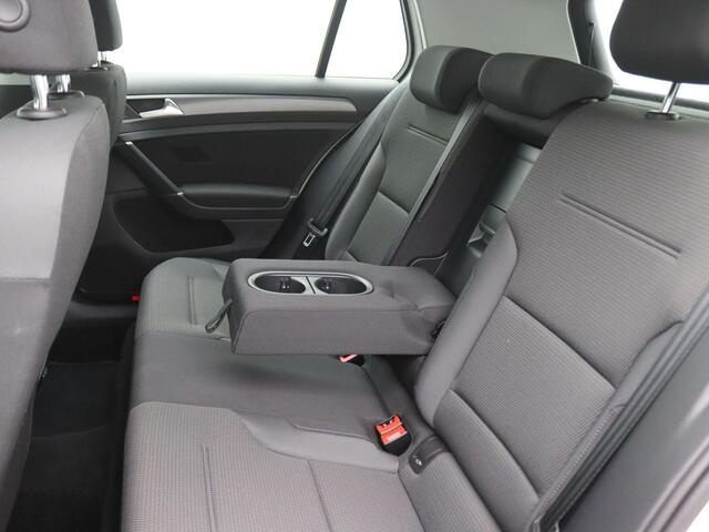 Volkswagen e-Golf E-DITION 136PK Aut. 8607Km, Navi, Adaptieve Cruise Controle, Parkeersensoren voor en achter, LED koplampen, Clima, 16" LM Velgen