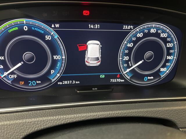 Volkswagen e-Golf FULL ELECTRIC.136 PK.WARMTEPOMP. ACCUTEST 90 %!! 1e EIG.100% ONDERHOUDEN!!! DIGITAAL DASHBOARD. ALS NIEUW TOT 2 JAAR GARANTIE *