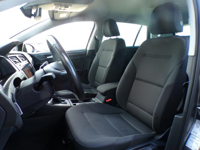 Volkswagen e-Golf e-Golf, Trekhaak / Dynaudio / Carplay + Android Auto / Full LED. / Sensoren + Camera / Adaptive Cruise / 16'' LMV