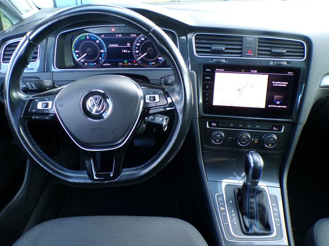 Volkswagen e-Golf e-Golf, Trekhaak / Dynaudio / Carplay + Android Auto / Full LED. / Sensoren + Camera / Adaptive Cruise / 16'' LMV