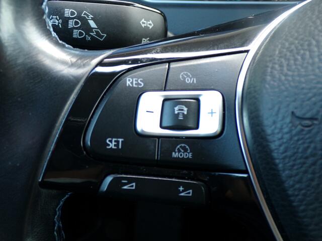 Volkswagen e-Golf e-Golf, Trekhaak / Dynaudio / Carplay + Android Auto / Full LED. / Sensoren + Camera / Adaptive Cruise / 16'' LMV