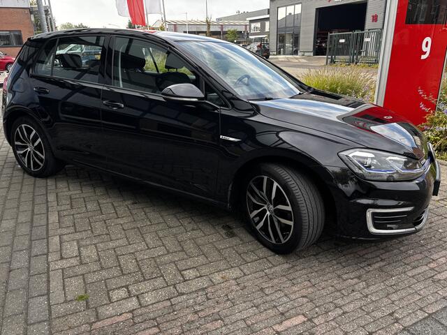 Volkswagen e-Golf Trekhaak Climatcontrol 17 inch lichtmetaal e-Golf