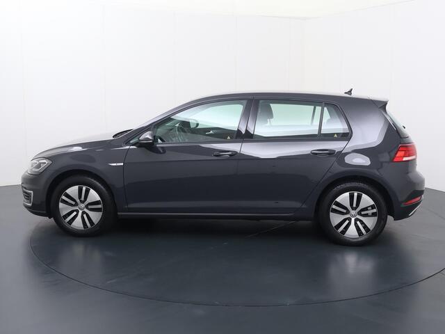Volkswagen e-Golf E-DITION | 136 PK | SoH 91% | Adaptive cruise control | Climate control | Navigatiesysteem |