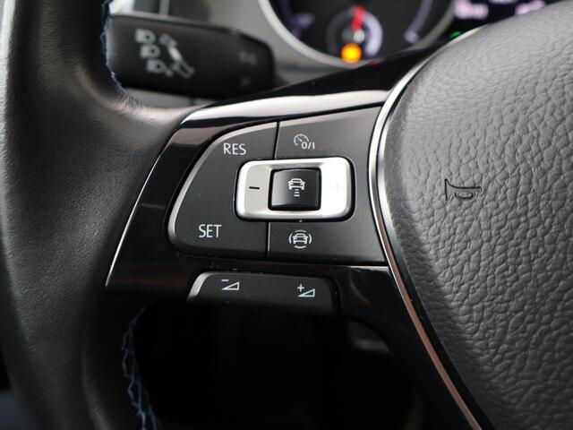 Volkswagen e-Golf E-DITION | 136 PK | SoH 91% | Adaptive cruise control | Climate control | Navigatiesysteem |