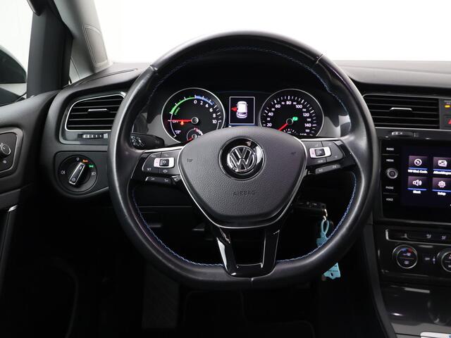 Volkswagen e-Golf E-DITION | 136 PK | SoH 91% | Adaptive cruise control | Climate control | Navigatiesysteem |
