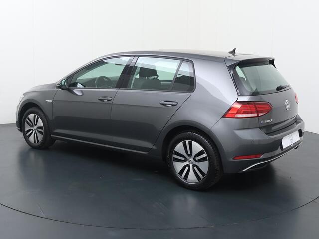 Volkswagen e-Golf E-DITION | 136 PK | SoH 90% | Climate control | Navigatiesysteem | Adaptief cruise control |