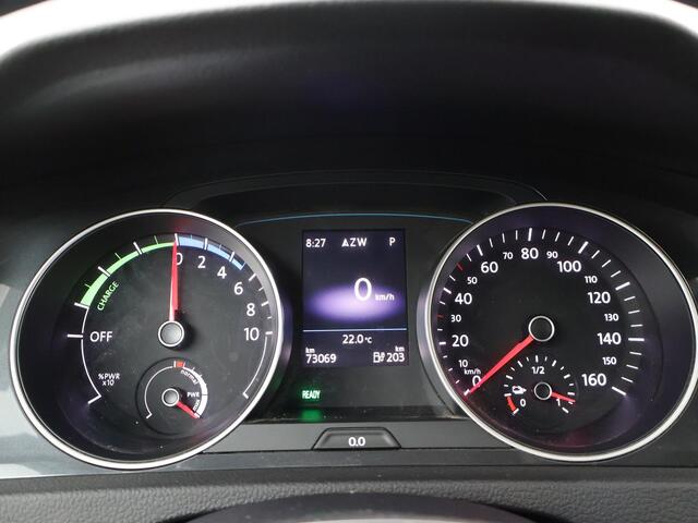 Volkswagen e-Golf E-DITION | 136 PK | SoH 90% | Climate control | Navigatiesysteem | Adaptief cruise control |