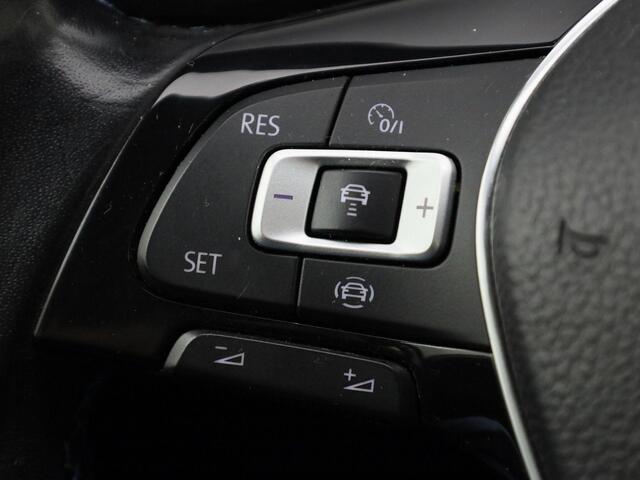 Volkswagen e-Golf 100kW/136PK E-DITION · Navigatie · Apple Carplay/Android Auto · Parkeersensoren