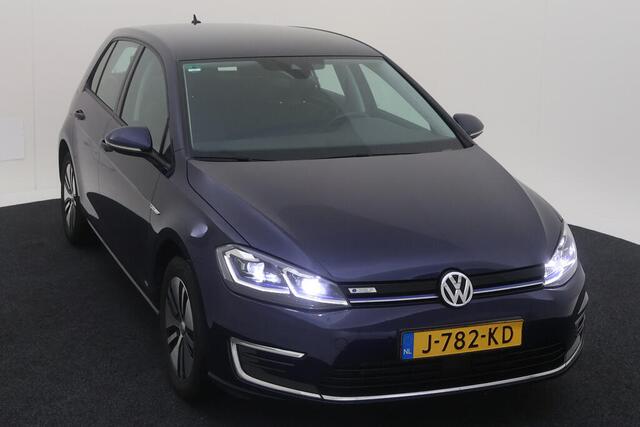 Volkswagen e-Golf E-DITION / Digitaal dashboard / LED / Navigatie / Camera / Parkeersensoren V+A / Warmtepomp /