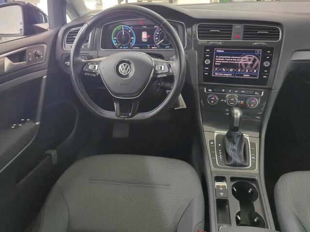 Volkswagen e-Golf E-DITION / Digitaal dashboard / LED / Navigatie / Camera / Parkeersensoren V+A / Warmtepomp /