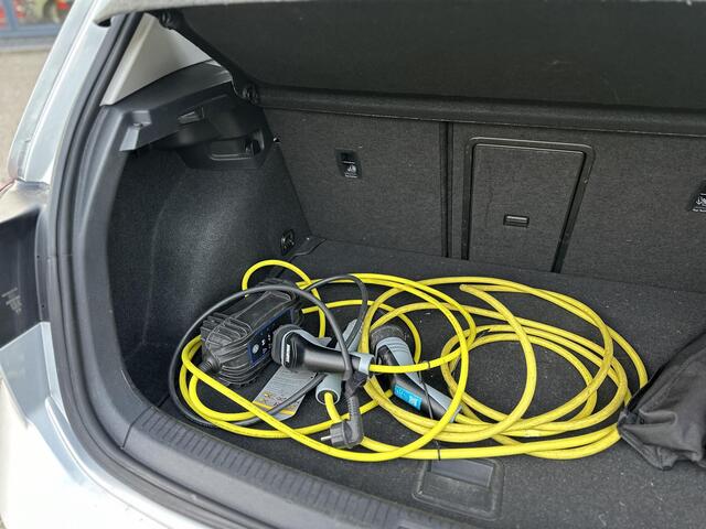 Volkswagen e-Golf e-Golf WARMTEPOMP| DODE HOEK| APPLE CARPLAY/ ANDROID AUTO| DIG. DASH | CAMERA| STOELVERW. |