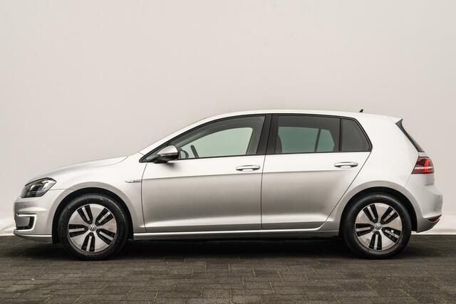 Volkswagen e-Golf 85 Kw 24 kWh | Adap. Cruise | Carplay | Org. NL | LED | PDC | Voorruitverwarming
