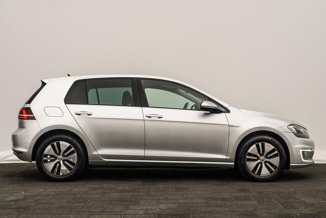 Volkswagen e-Golf 85 Kw 24 kWh | Adap. Cruise | Carplay | Org. NL | LED | PDC | Voorruitverwarming
