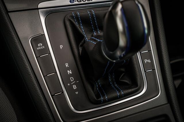 Volkswagen e-Golf 85 Kw 24 kWh | Adap. Cruise | Carplay | Org. NL | LED | PDC | Voorruitverwarming