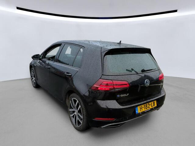 Volkswagen e-Golf 136pk E-DITION / LED / Virtual Cockpit / Navigatie / Parkeersensoren V+A / 17" LMV