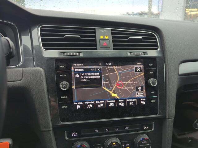 Volkswagen e-Golf 136pk E-DITION / LED / Virtual Cockpit / Navigatie / Parkeersensoren V+A / 17" LMV