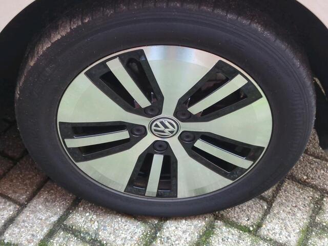 Volkswagen e-Golf E-DITION / Navigatie / LED / Digital cockpit / Parkeersensoren / 16''LMV