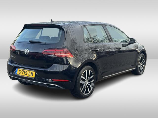 Volkswagen e-Golf e-Golf / Camera / Virtual Cockpit / CarPlay / Keyless / Navigatie / 17'' / Stoelverwarming / DAB / ACC