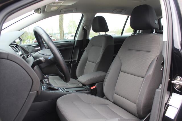 Volkswagen e-Golf e-Golf / Camera / Virtual Cockpit / CarPlay / Keyless / Navigatie / 17'' / Stoelverwarming / DAB / ACC