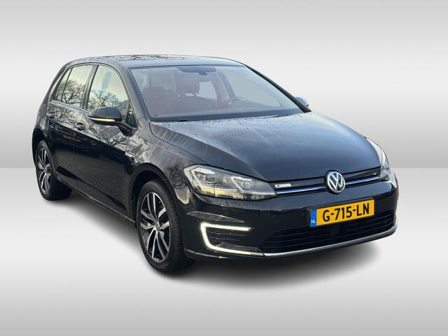 Volkswagen e-Golf e-Golf / Camera / Virtual Cockpit / CarPlay / Keyless / Navigatie / 17'' / Stoelverwarming / DAB / ACC