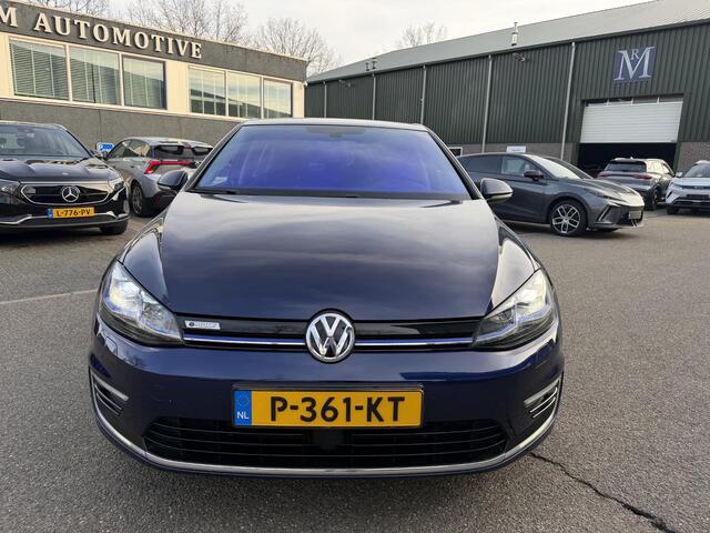 Volkswagen e-Golf e-Golf SOH 90% | ACHTERUITRIJ CAMERA | DIG. DASH| DODE HOEK| CARPLAY| STOELVERWARMING| ALL SEASON BANDEN | LEUKE COMPLETE AUTO| RIJKLAAR INCL. 12 MND BOVAG GARANTIE