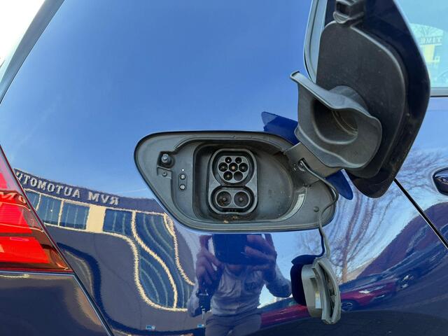 Volkswagen e-Golf e-Golf SOH 90% | ACHTERUITRIJ CAMERA | DIG. DASH| DODE HOEK| CARPLAY| STOELVERWARMING| ALL SEASON BANDEN | LEUKE COMPLETE AUTO| RIJKLAAR INCL. 12 MND BOVAG GARANTIE