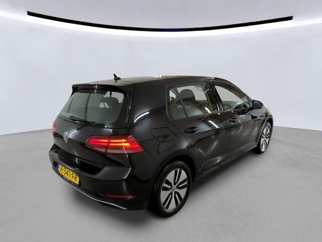 Volkswagen e-Golf E-DITION 136PK / 16" LMV / Parkeersensoren V+A / LED / Navigatie / App-Connect