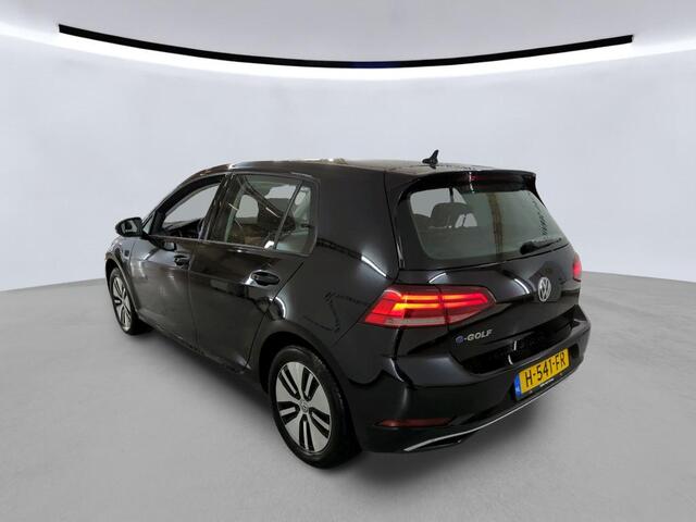 Volkswagen e-Golf E-DITION 136PK / 16" LMV / Parkeersensoren V+A / LED / Navigatie / App-Connect